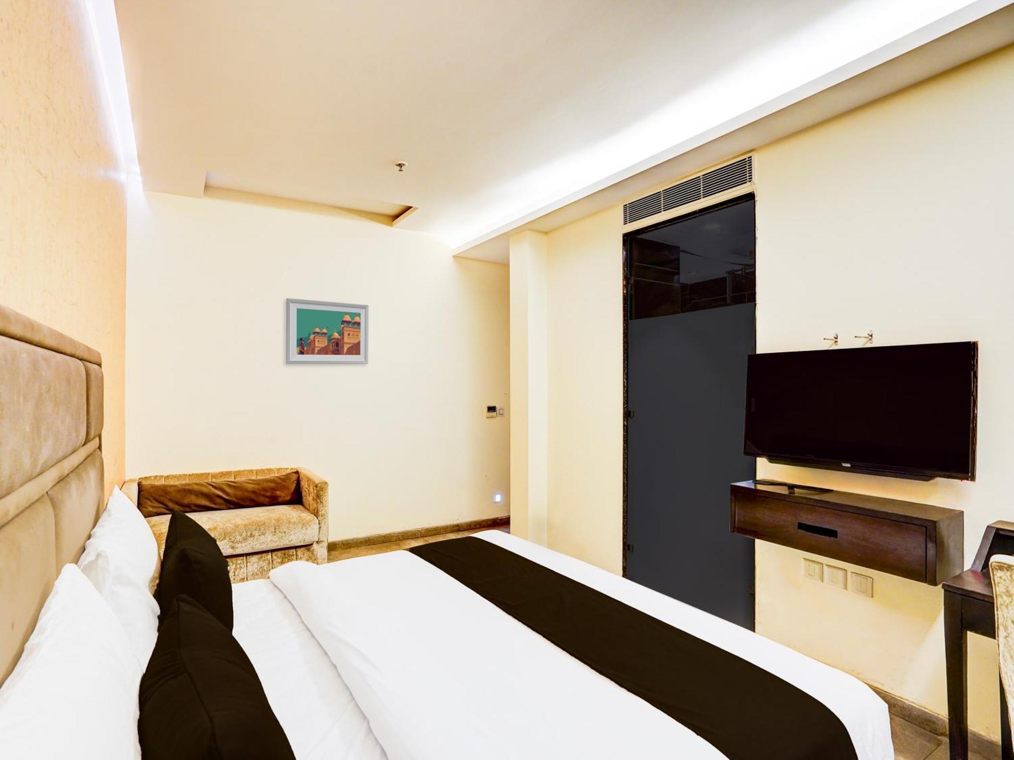 Super Townhouse Pitampura West Enclave Hotel Делхи Екстериор снимка