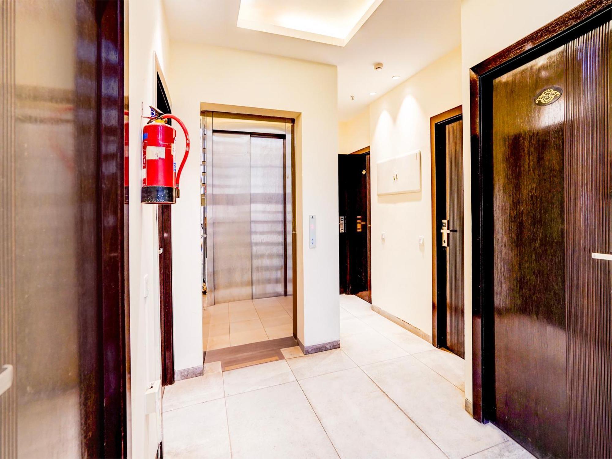 Super Townhouse Pitampura West Enclave Hotel Делхи Екстериор снимка