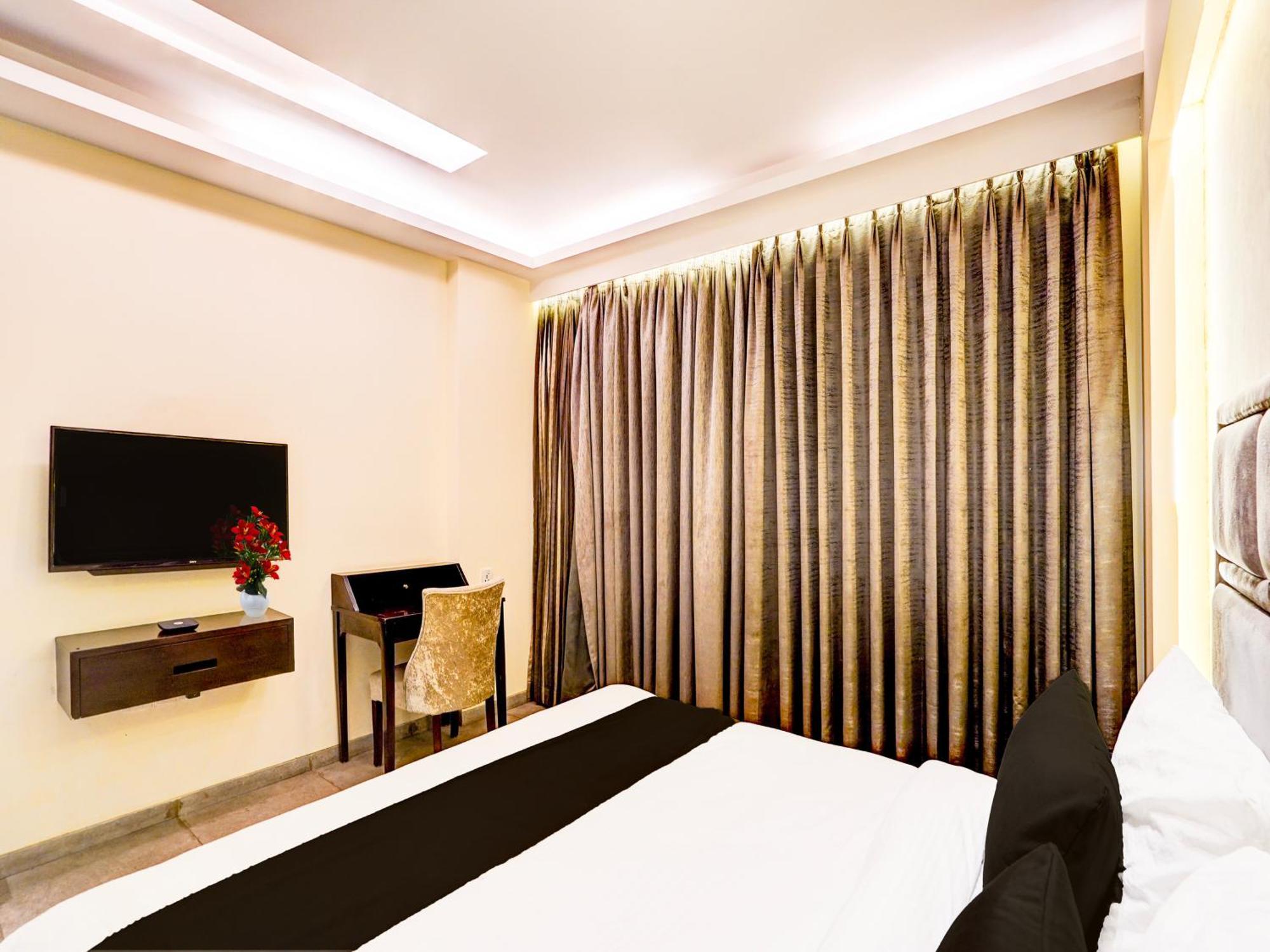 Super Townhouse Pitampura West Enclave Hotel Делхи Екстериор снимка