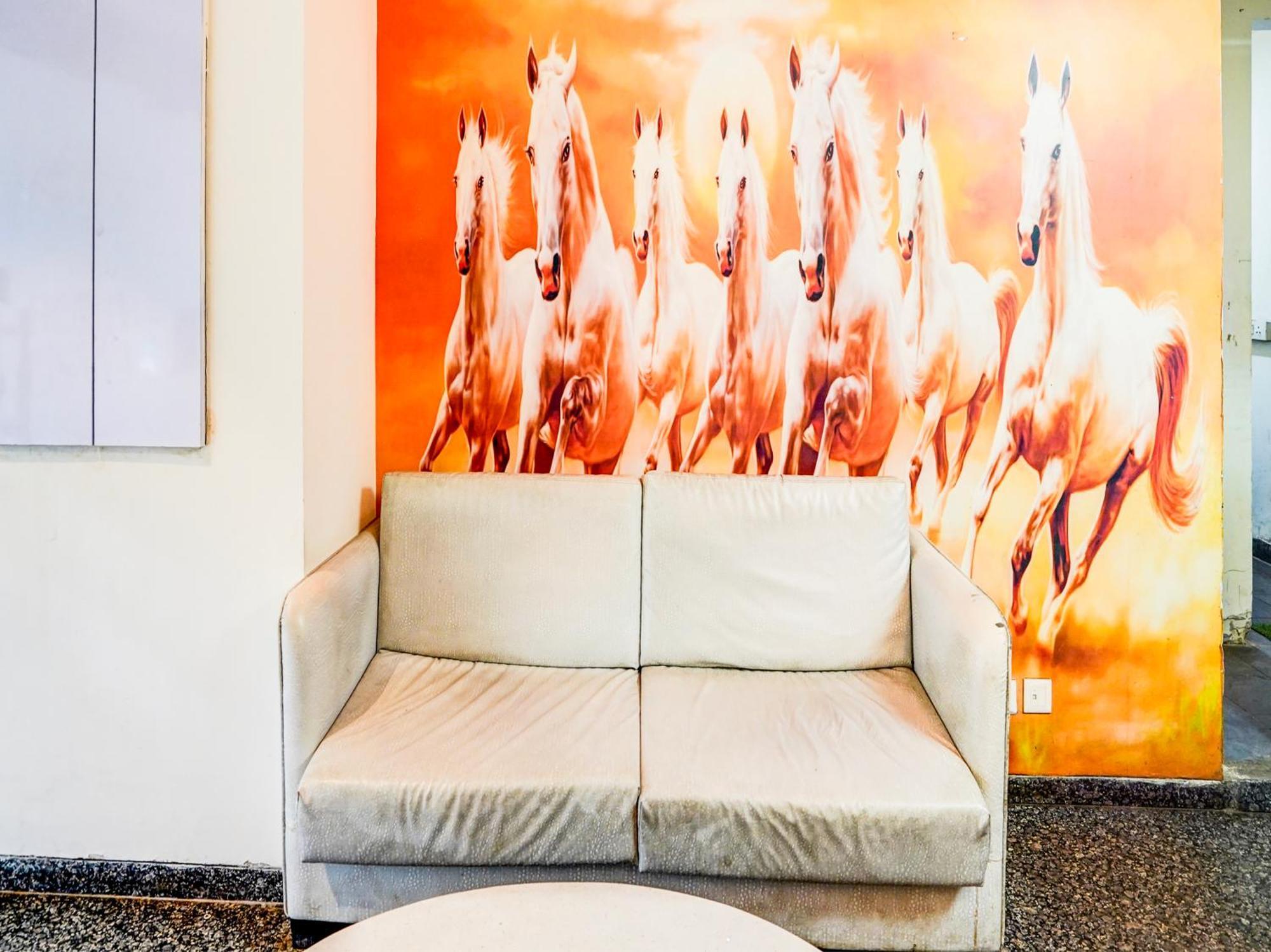 Super Townhouse Pitampura West Enclave Hotel Делхи Екстериор снимка
