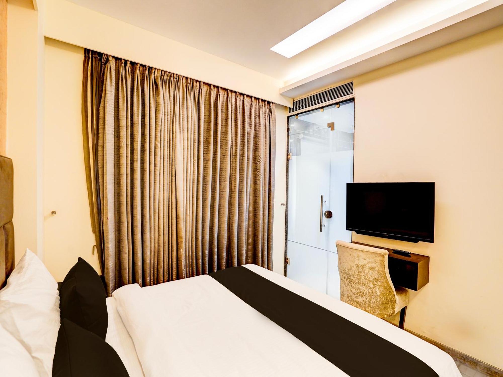 Super Townhouse Pitampura West Enclave Hotel Делхи Екстериор снимка