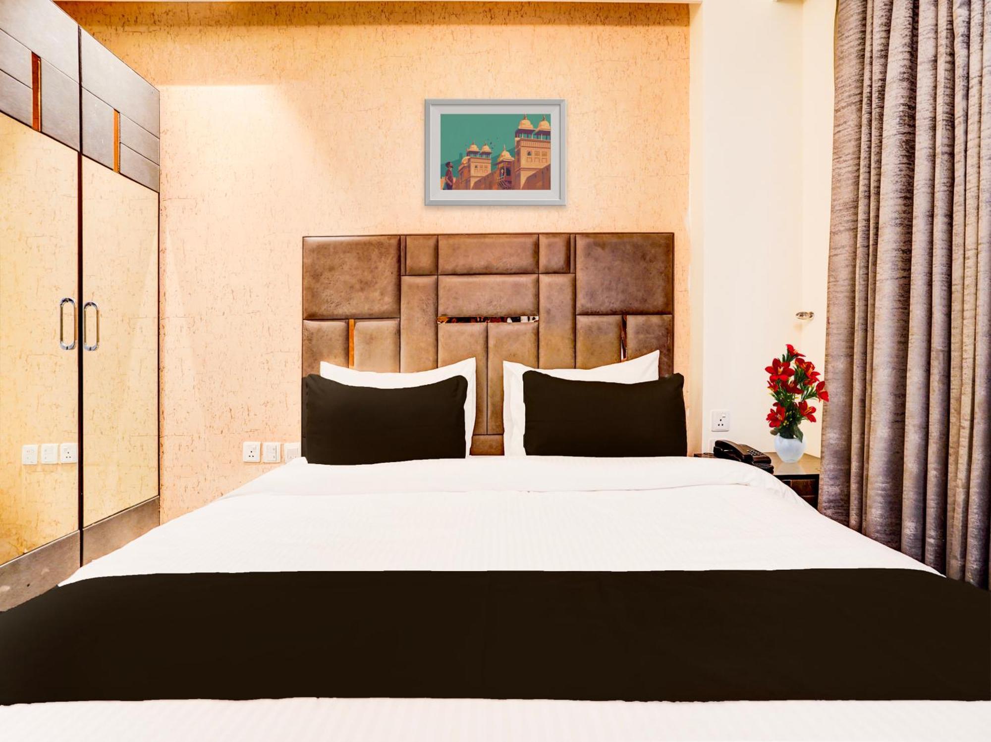 Super Townhouse Pitampura West Enclave Hotel Делхи Екстериор снимка