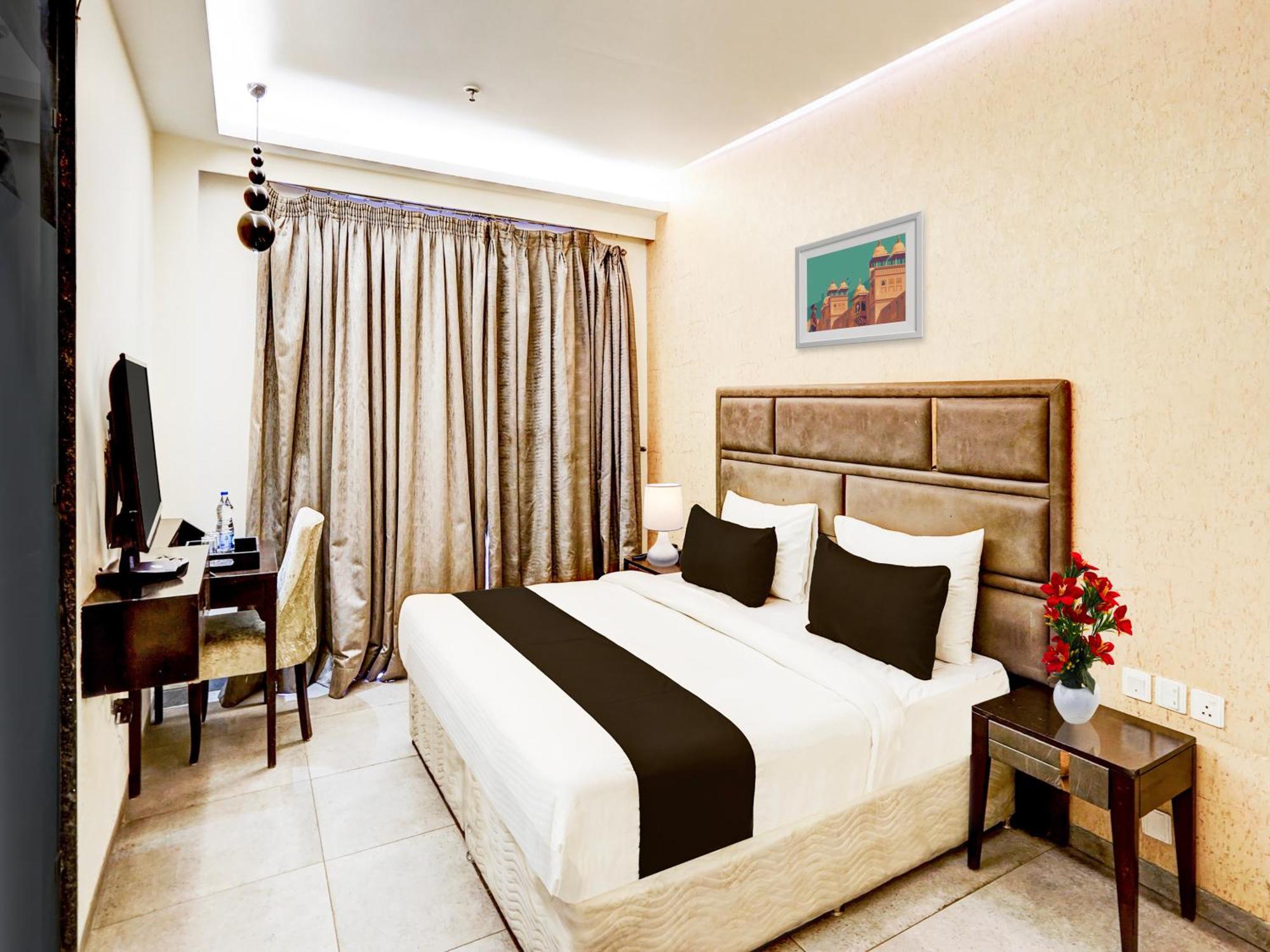 Super Townhouse Pitampura West Enclave Hotel Делхи Екстериор снимка